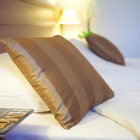 باستيون، تيلبيرج 4*